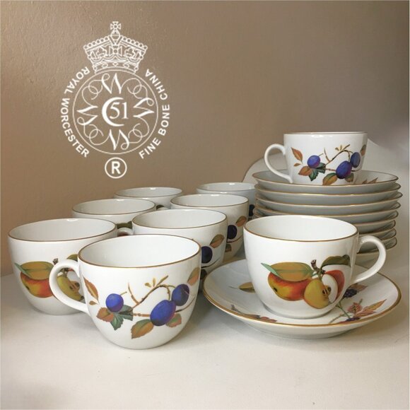 MCM 1961 ROYAL WORCESTER "Evesham" Gold Rim Cups & Saucers 🫐🍎 SET of 9! - Picture 1 of 15